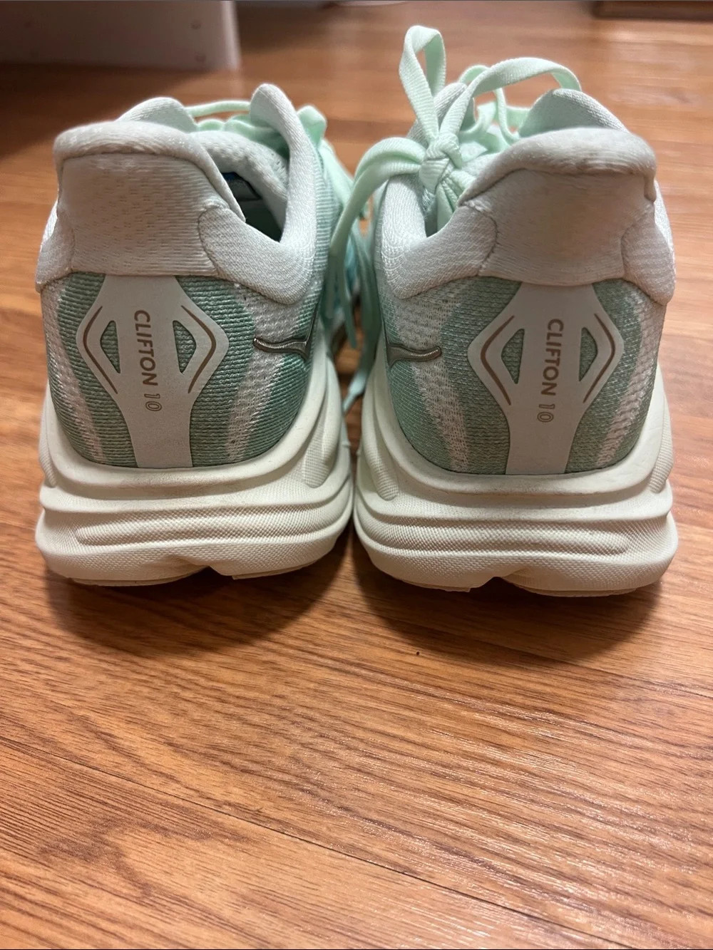 Hoka Clifton 10